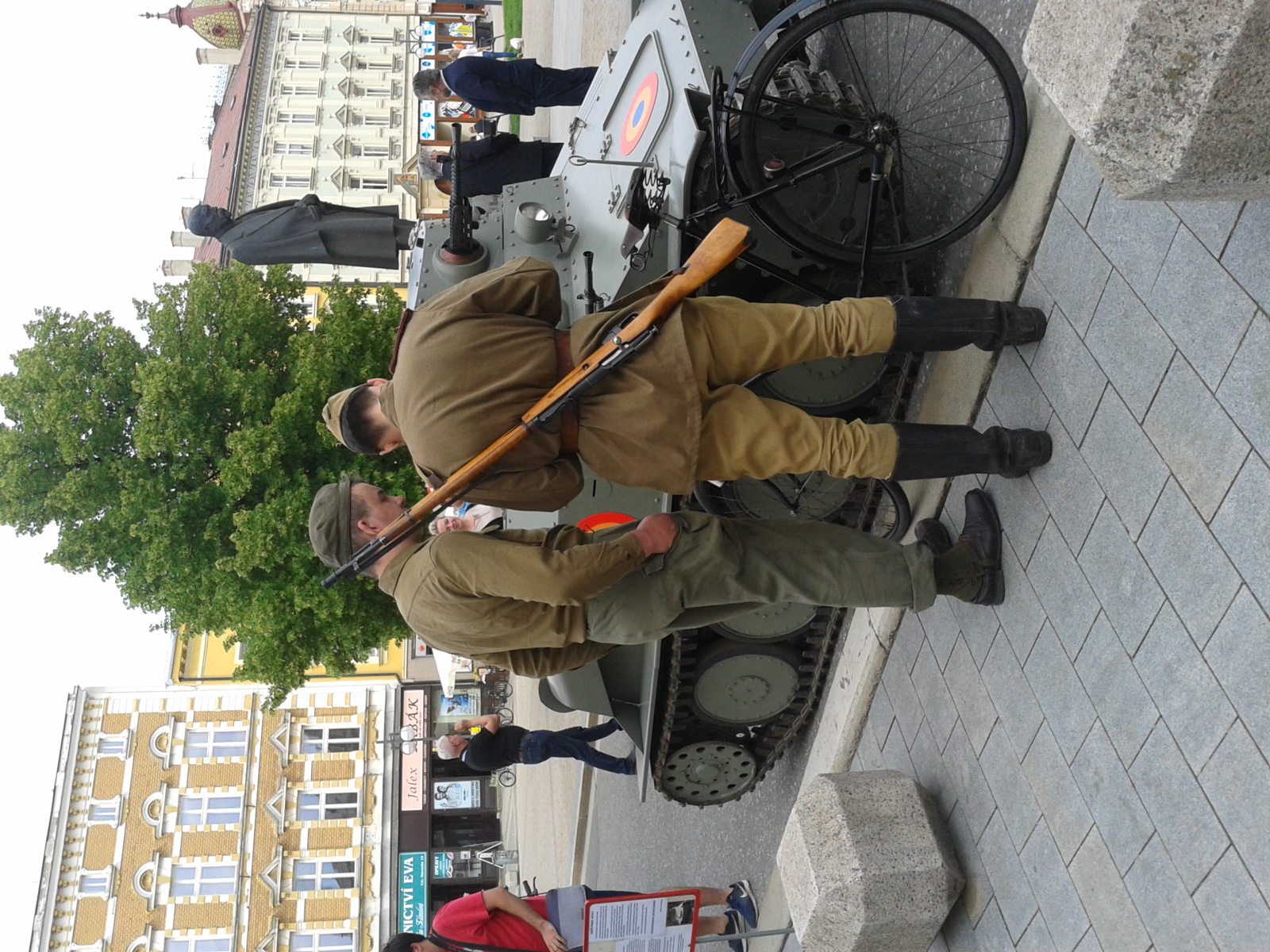 20180509_Prostějov pieta u památníku TGM (10)